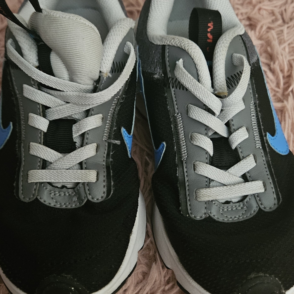 Nike Kids Black and Gray Sneakers with Blue Accents